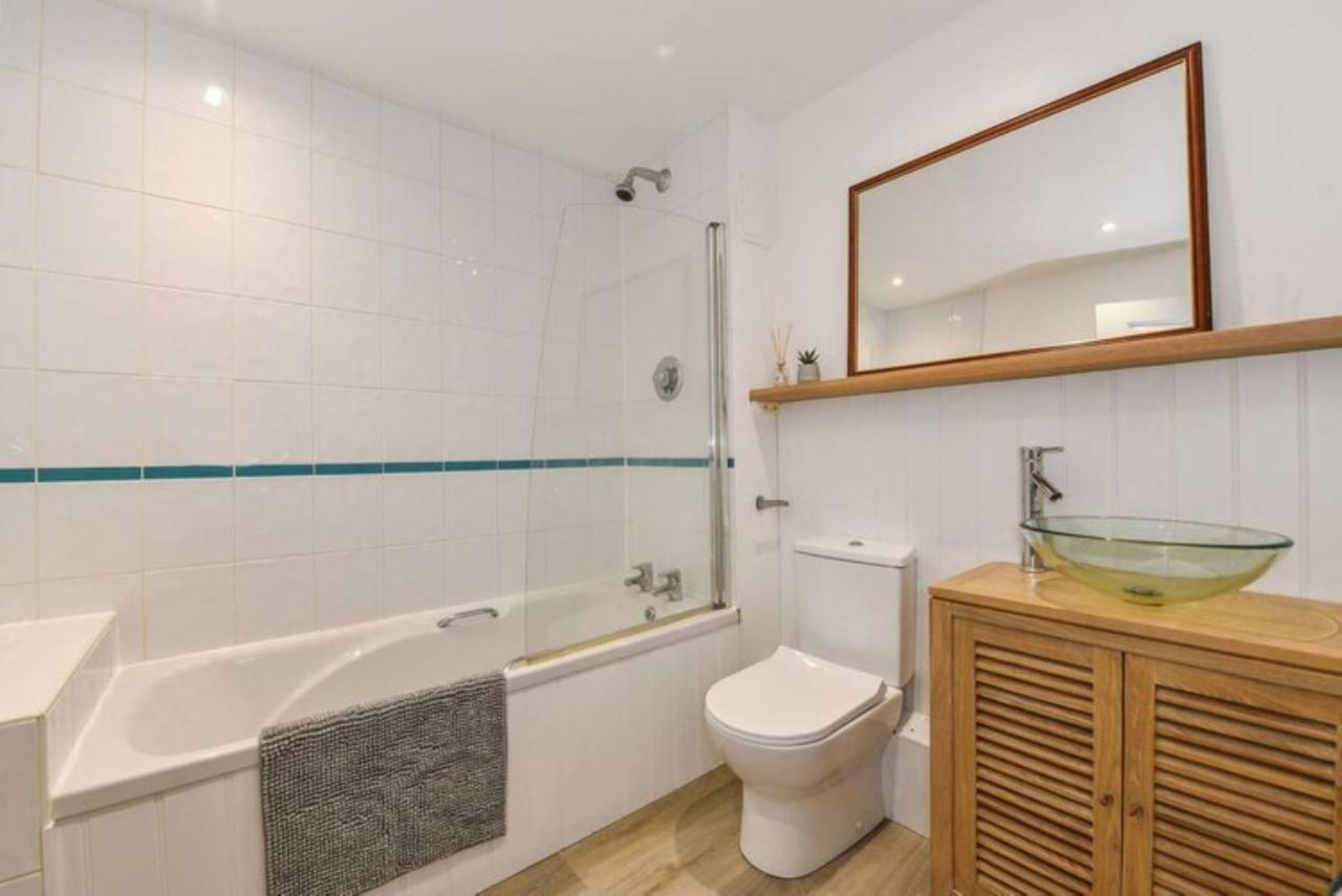 The Little House, Boutique Home Near The Sea 치체스터 외부 사진