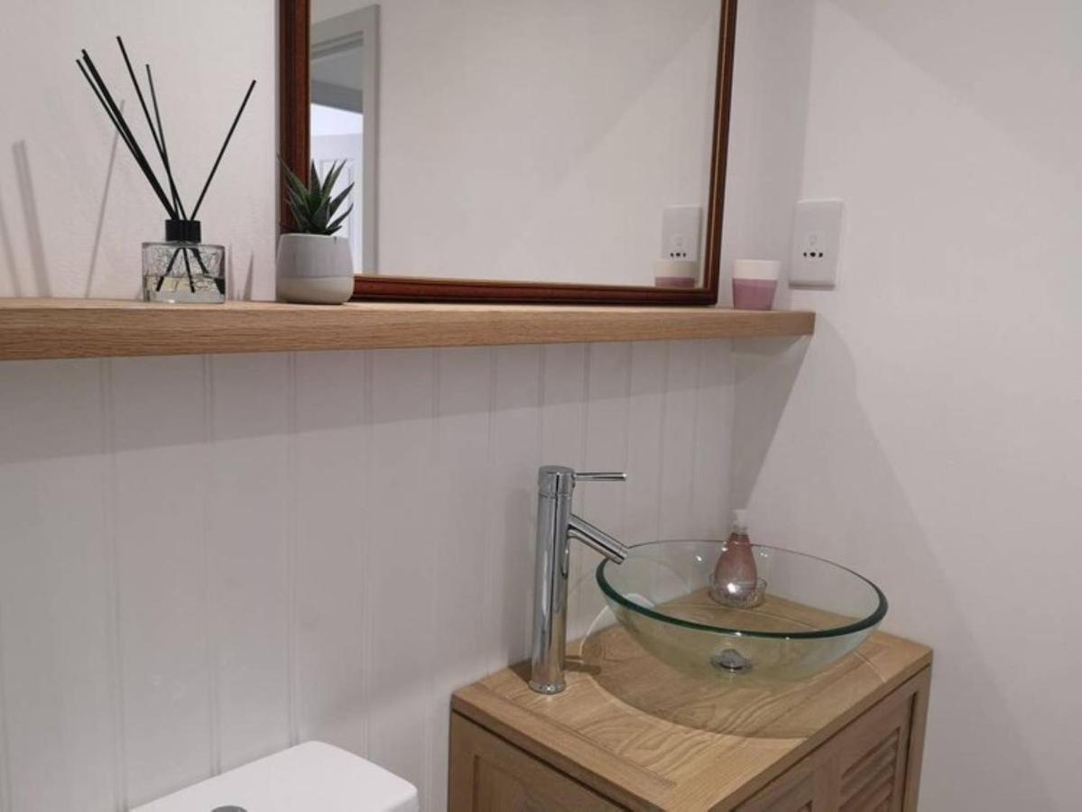 The Little House, Boutique Home Near The Sea 치체스터 외부 사진